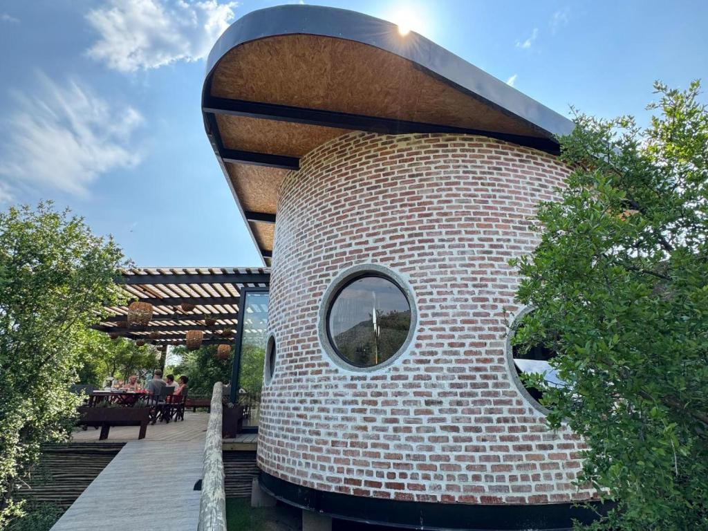 Mbazo Safari Lodge